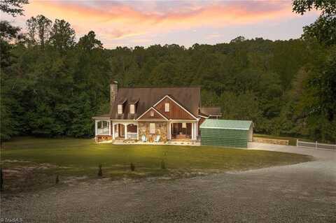 5752 Davis Road, Walkertown, NC 27051