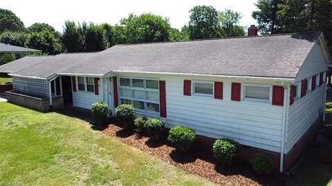 801 E Sunrise Avenue, Thomasville, NC 27360