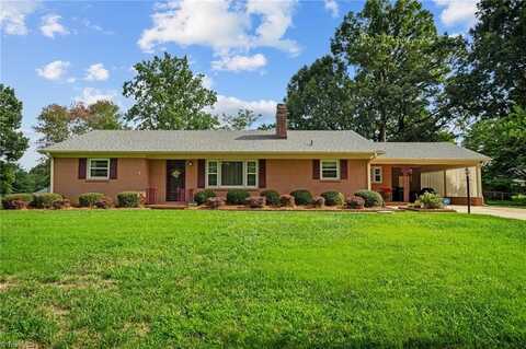 6208 Parkfield Lane, Clemmons, NC 27012