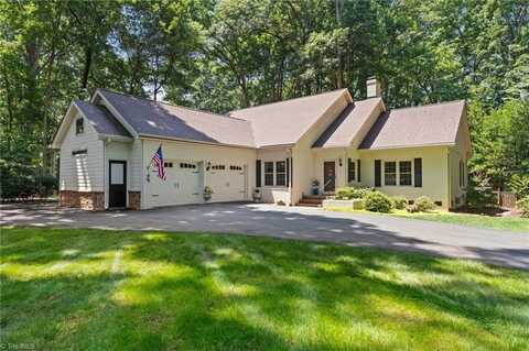 3805 Tangle Oak Drive, Clemmons, NC 27012
