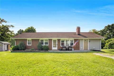 2725 Valleyspring Road, Kernersville, NC 27284