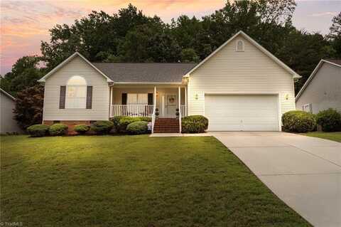 16 Whitaker Place, Thomasville, NC 27360