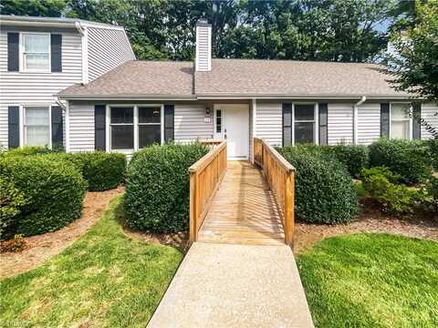 17 AppleTree Lane, Greensboro, NC 27455