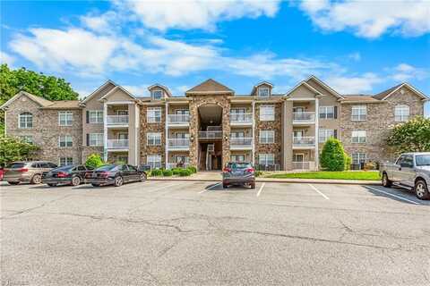 7104 W Friendly Avenue, Greensboro, NC 27410
