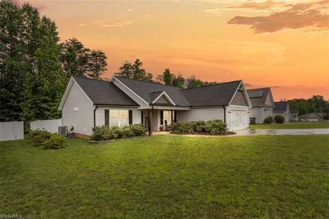 111 Brooke Ridge Drive, Thomasville, NC 27360