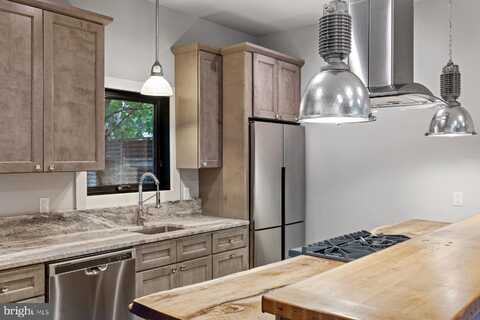 10 MCCREADY ALLEY, LAMBERTVILLE, NJ 08530