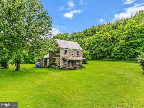 10684 MARTINSBURG ROAD, HEDGESVILLE, WV 25427