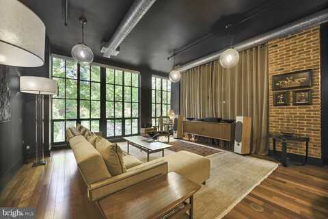 1615 N QUEEN STREET, ARLINGTON, VA 22209