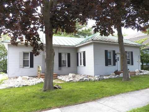 735 N 5th Ave, Sturgeon Bay, WI 54235