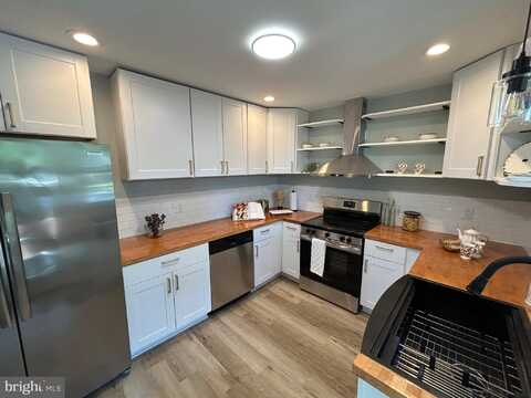 1721 CRESTWOOD CIRCLE, SALISBURY, MD 21804