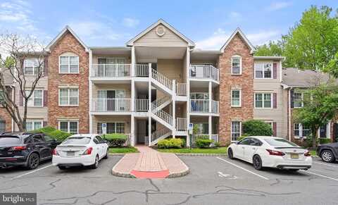 82 CHEVERNY COURT, HAMILTON, NJ 08619