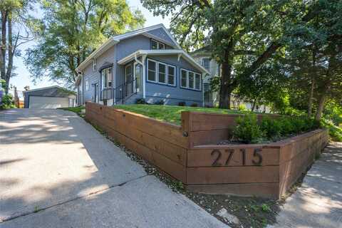 2715 Center Street, Des Moines, IA 50312
