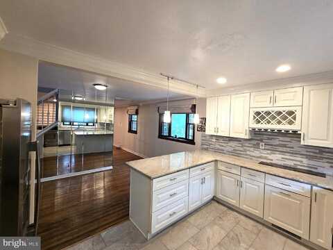 102 SUBURBAN TERRACE, STRATFORD, NJ 08084