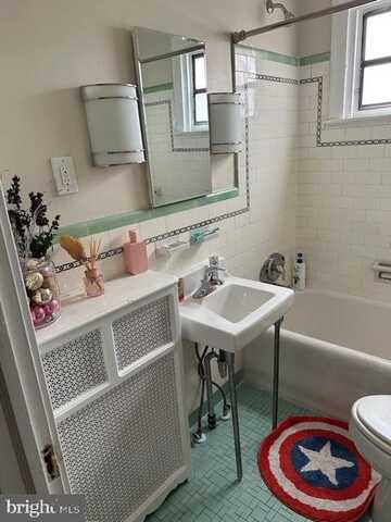 200 WEMBLY ROAD, UPPER DARBY, PA 19082