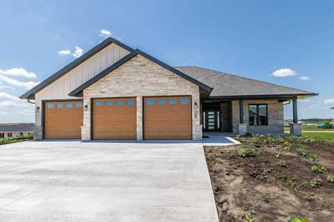136 Jack Oak Drive SE, Cascade, IA 52033