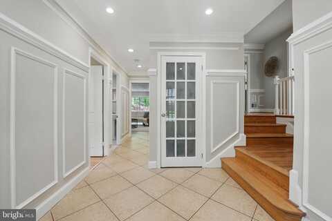 8121 BRIAR CREEK DRIVE, ANNANDALE, VA 22003