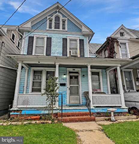 702 W KING STREET, MARTINSBURG, WV 25401