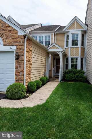32 HUNTERS WAY W, NEWTOWN, PA 18940