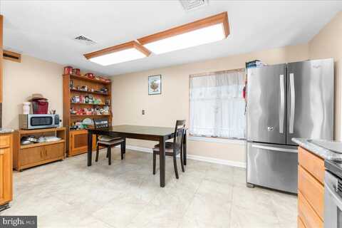 3088 SEISHOLTZVILLE ROAD, MACUNGIE, PA 18062