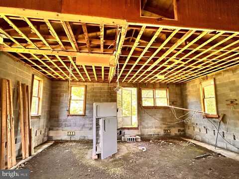 25 MICKEY LANE, MILROY, PA 17063