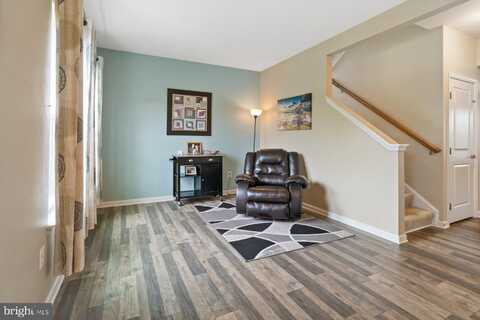 68 LOUVAIN DRIVE, HANOVER, PA 17331
