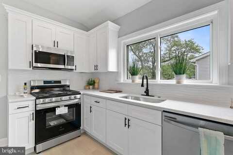 8247 RIVER ROAD, PENNSAUKEN, NJ 08110