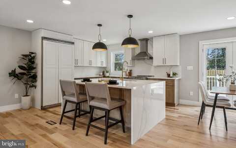 820 WALKER ROAD, GREAT FALLS, VA 22066