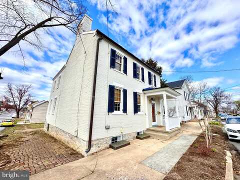 300 E LIBERTY STREET, CHARLES TOWN, WV 25414