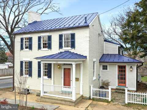 300 E LIBERTY STREET, CHARLES TOWN, WV 25414