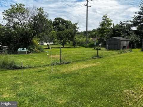50 RANDALL DRIVE, MILROY, PA 17063