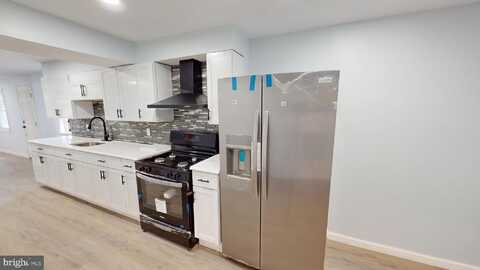 6 W GRIFFITH STREET, PENNS GROVE, NJ 08069