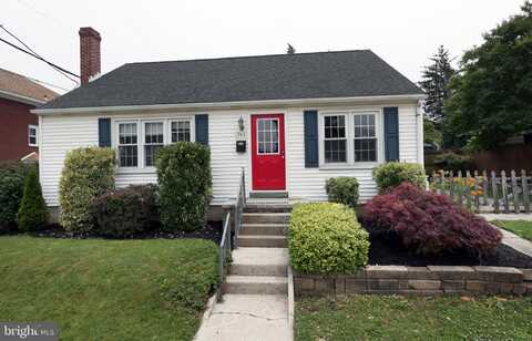 301 E HANOVER STREET, HANOVER, PA 17331