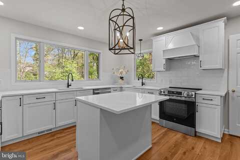 390 SHERWOOD DRIVE, YARDLEY, PA 19067