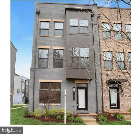 13032 HATTONTOWN SQUARE, OAK HILL, VA 20171