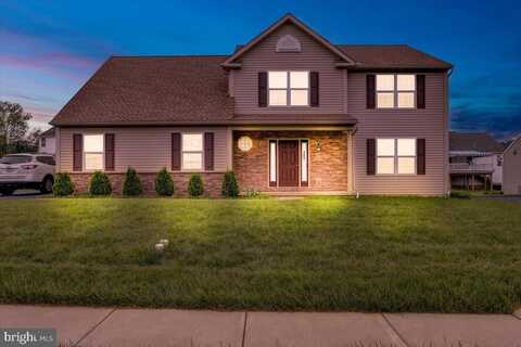 105 SIANNA CIRCLE, WERNERSVILLE, PA 19565