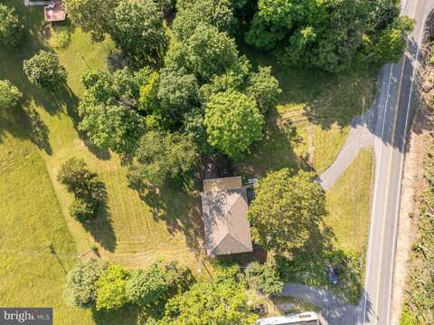 9708 MARTINSBURG ROAD, HEDGESVILLE, WV 25427