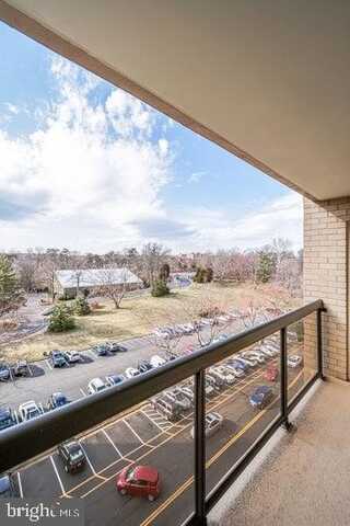 205 YOAKUM PARKWAY, ALEXANDRIA, VA 22304