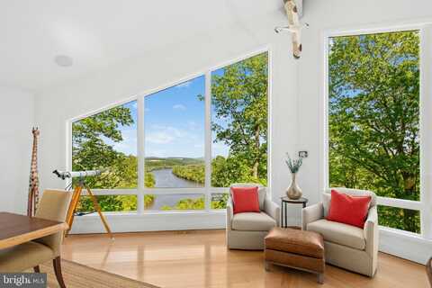 511 CENTER HILL, UPPER BLACK EDDY, PA 18972