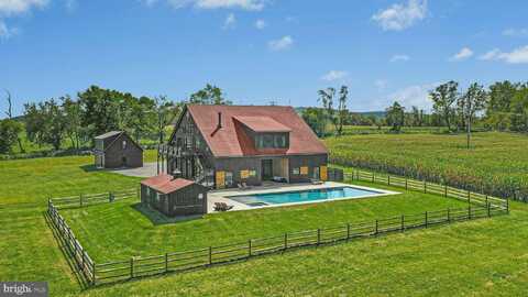 820 SPRING HILL ROAD, RIEGELSVILLE, PA 18077