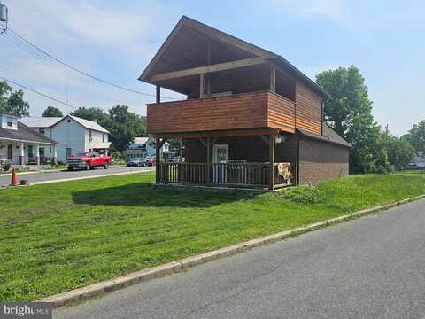 6 AMELIA ST, PAW PAW, WV 25434