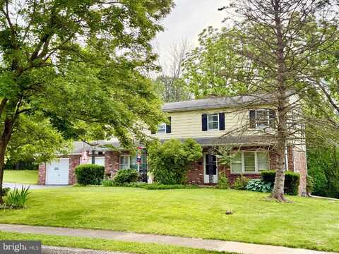 325-327 S GRIFFITH DRIVE, DOUGLASSVILLE, PA 19518