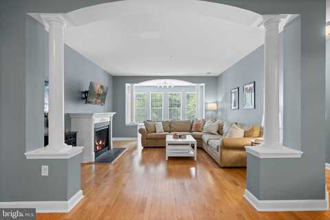 100 EDELEN STATION PLACE, LA PLATA, MD 20646