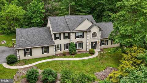 141 FOXGAYTE LANE, POTTSTOWN, PA 19465
