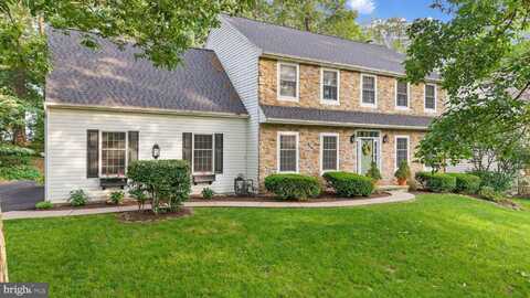 130 W CRESTLYN DRIVE, YORK, PA 17402