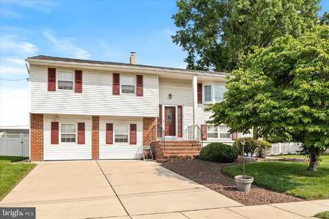 5 MISTY PINE LANE, HAMILTON, NJ 08690