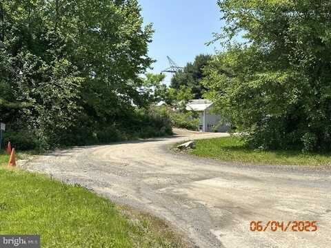 2085 VALLEY ROAD, PARKESBURG, PA 19365