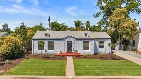 45 Sussex Way E, Fresno, CA 93704