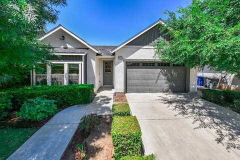 2456 Junipero Avenue, Clovis, CA 93619