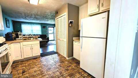 12 ROGERS CIRCLE, NEWARK, DE 19702