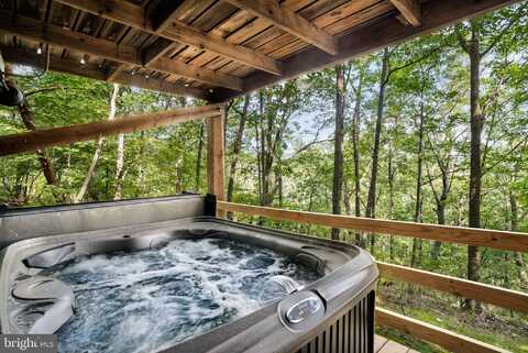 557 TRAPPER RIDGE LANE, HEDGESVILLE, WV 25427